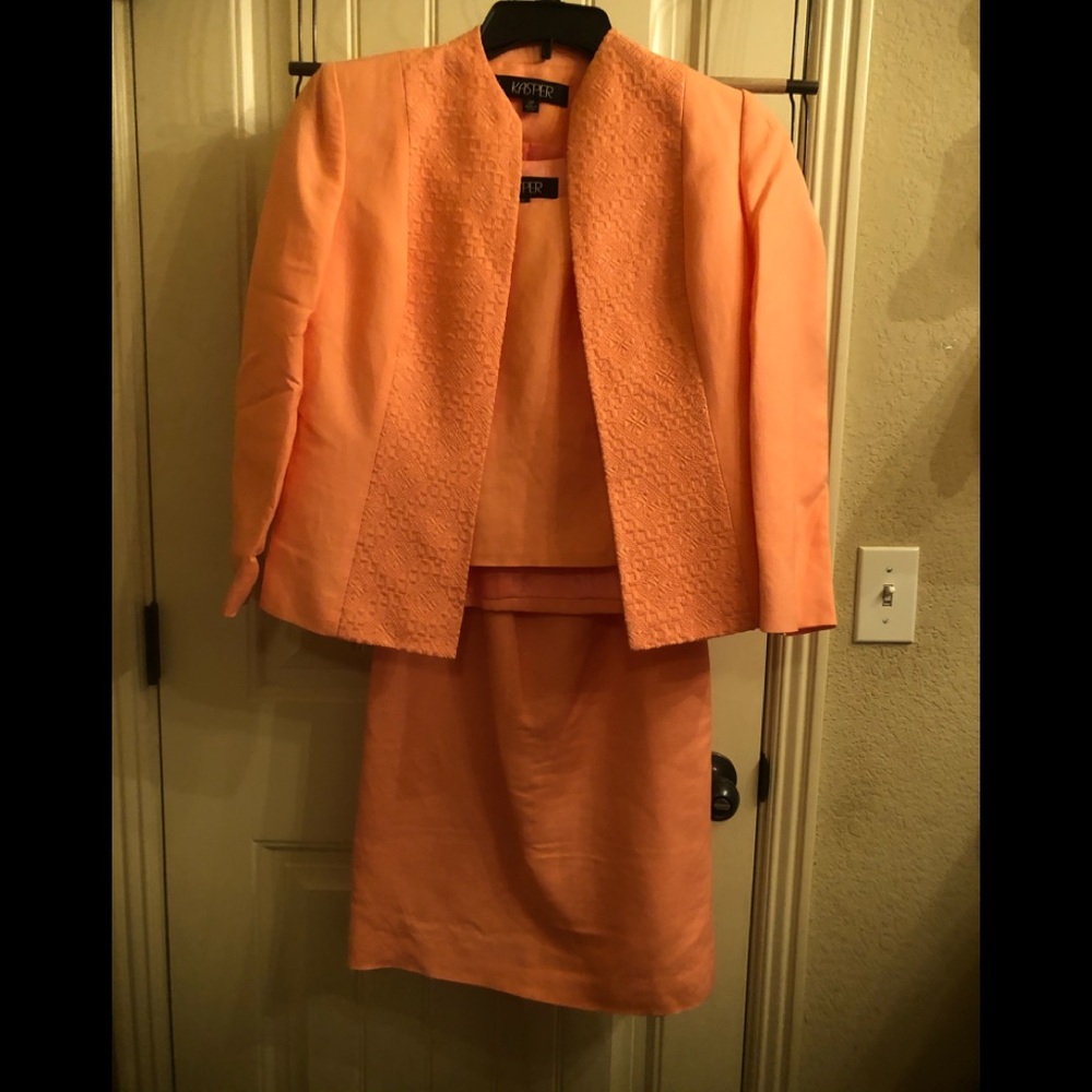 Beautiful Women’s 3 piece suit